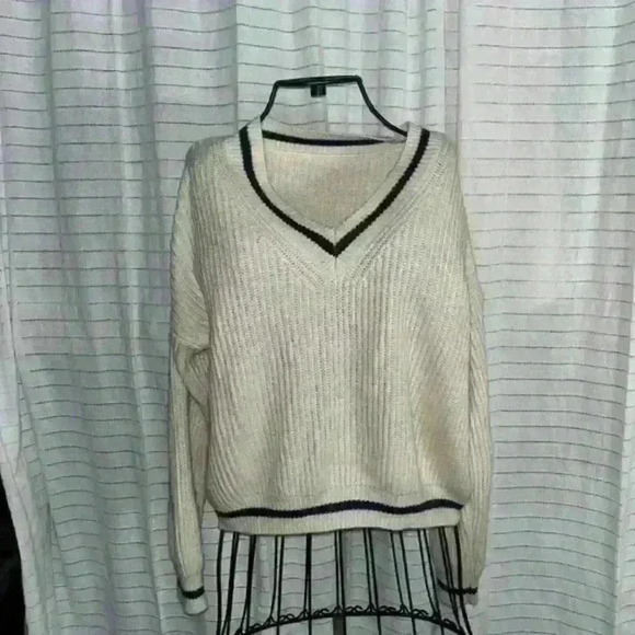 Pull over sweater - Picture 1 of 4